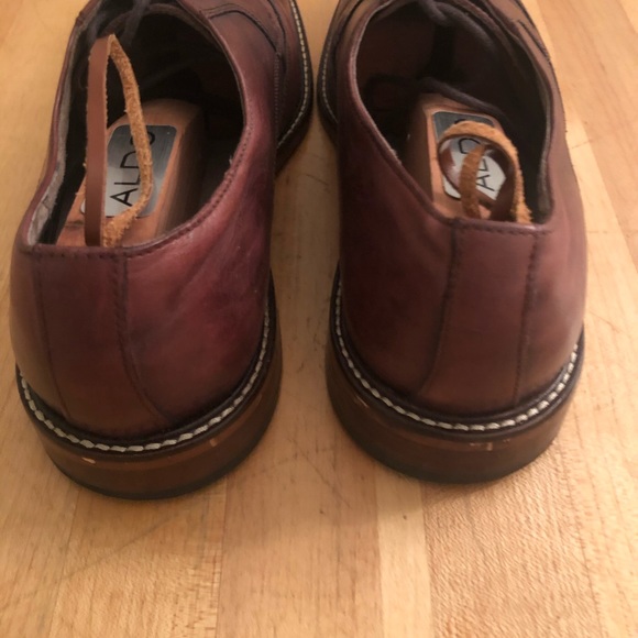The shoes only. Not the shoe trees